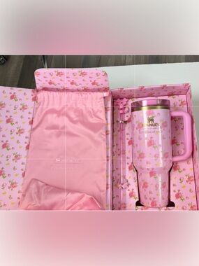 NIB Stanley x LoveShackFancy Flowstate Quencher 40oz Ibiza Sunset Tumbler